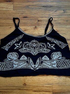 Y2K Wet Seal Black Cropped Tank Spaghetti Straps White Embroidered Design EUC M